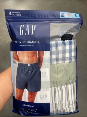 GAP Men's 4-Pack Woven Boxers White & Blue Plaid Large